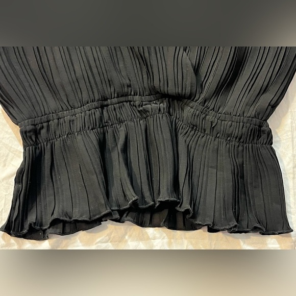 Moodie Women’s Small Black Sleeveless V-Neck Top - Picture 4 of 9